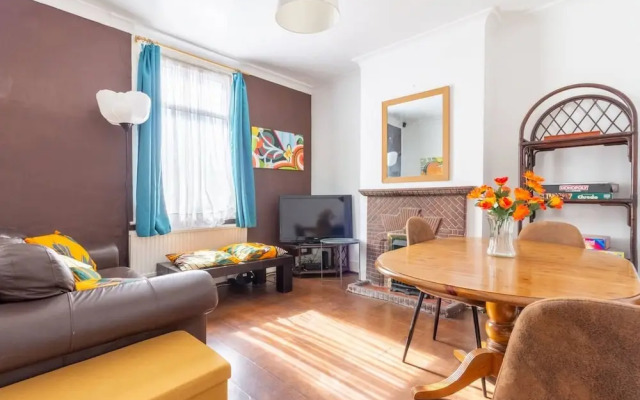 Authentic London - Four Bedroom Victorian House