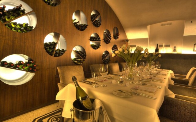 Roset Hotel & Residence