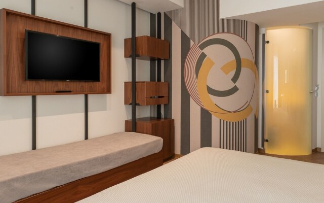 Sixty Hotel