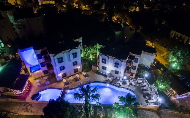 Mira Suites