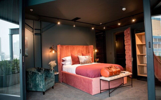 Cartel House Hotel on Loop