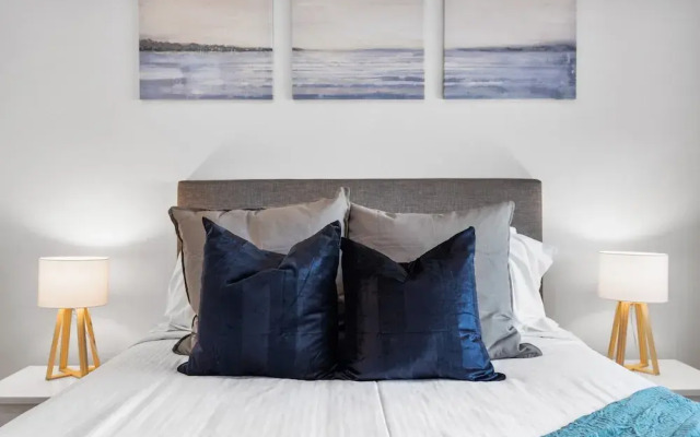 Spacious and Superb 3-bed Apartment