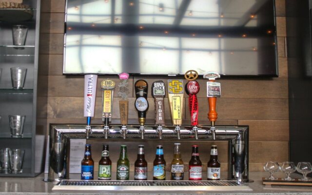 Holiday Inn Roanoke Airport – Conference CTR by IHG