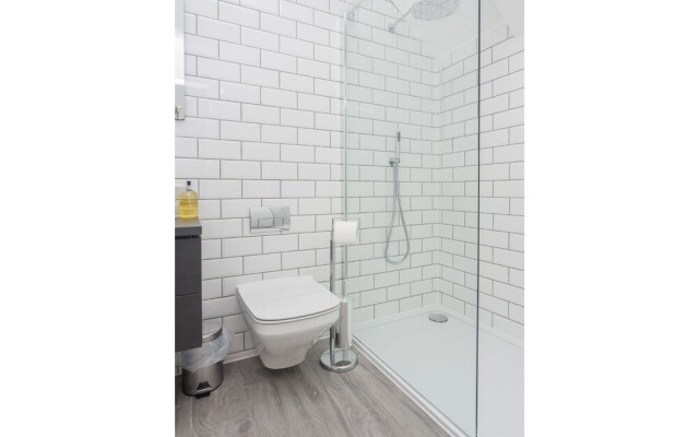 Chic & Newly Refurbished Townhouse in Bath