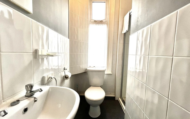 Central Cove Guesthouse