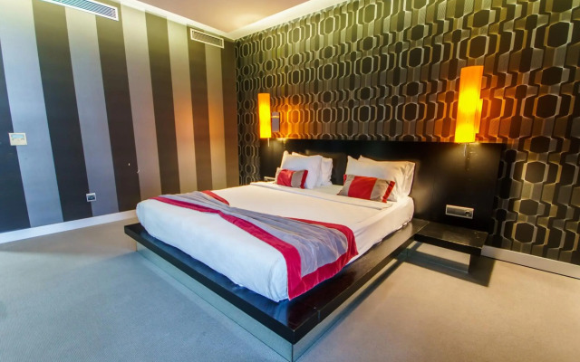 Vernazza Suites Hotel