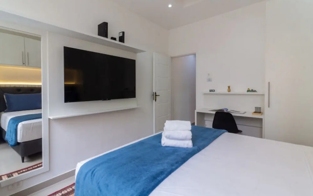 Just a few Steps From Copacabana Beach Pf512