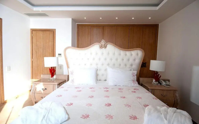 Beach Access 5 Bedroom Villa
