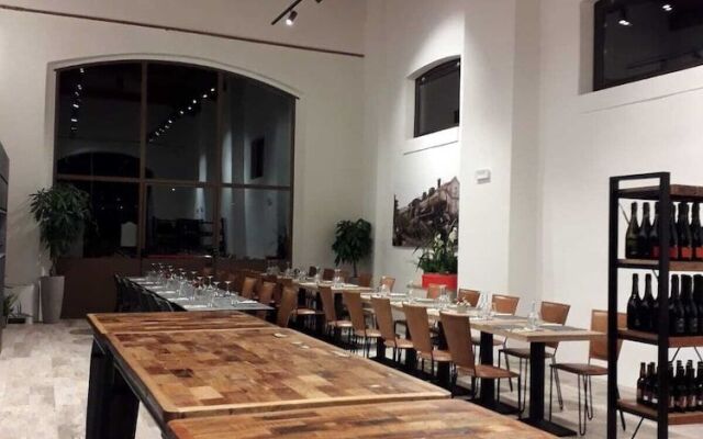 Smart Rooms & Restaurant