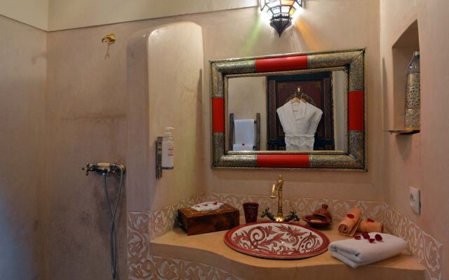 Riad La Porte Rouge By La Siredrah