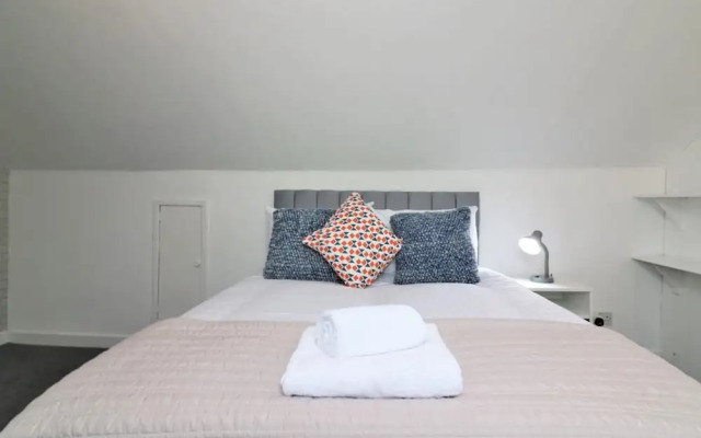 Barons Court - Paisley