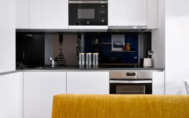 Downtown Prime With Terrace by Vacationy