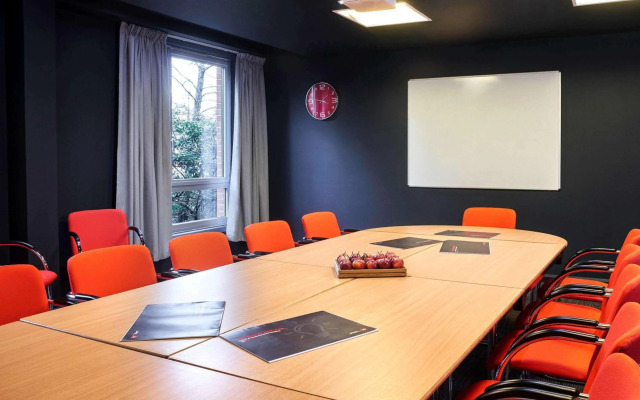 ibis Swansea