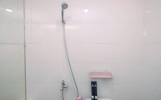 Cozy Stay 2BR Bassura City Apartment