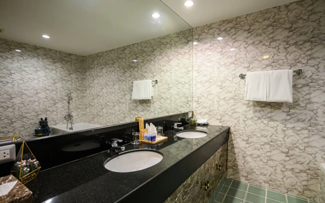 Benviar Tonson Residence