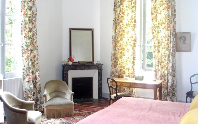 Mansion With 6 Bedrooms in Neuillé, With Private Pool, Furnished Garde