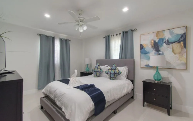 Dania Beach Beauty 3BR with Hot Tub