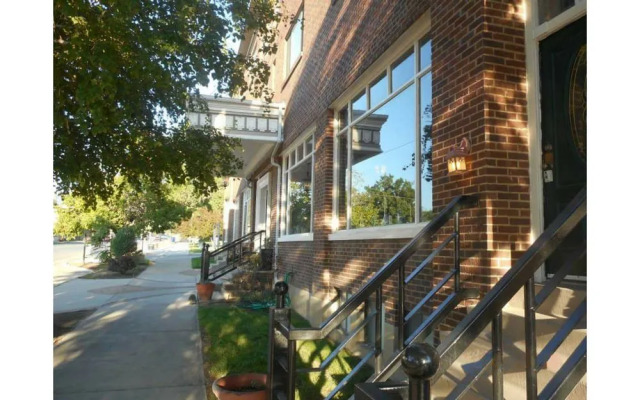 Kirk Hotel And Apartments