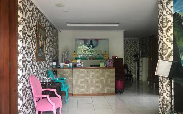 OYO 90094 Gayatri Residence