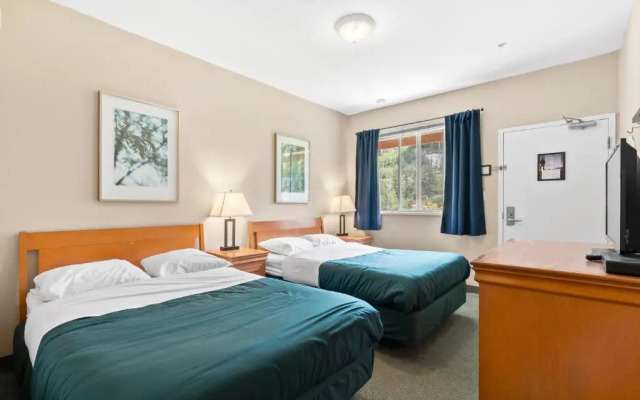 Squamish Adventure Inn & Hostel