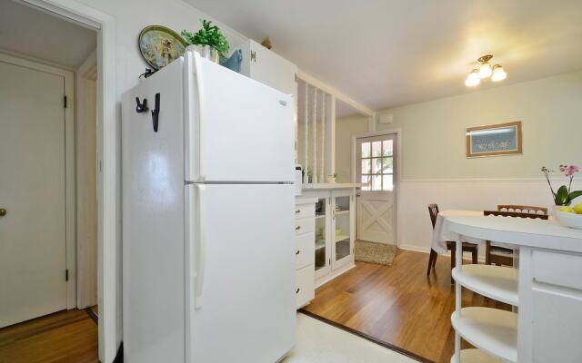 3BR 2BA Brentwood Home by RedAwning