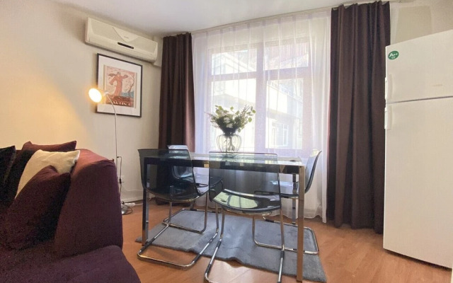 Central Flat With Balcony and Terrace in Sisli