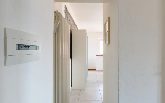 Lake View Terrace Apartment