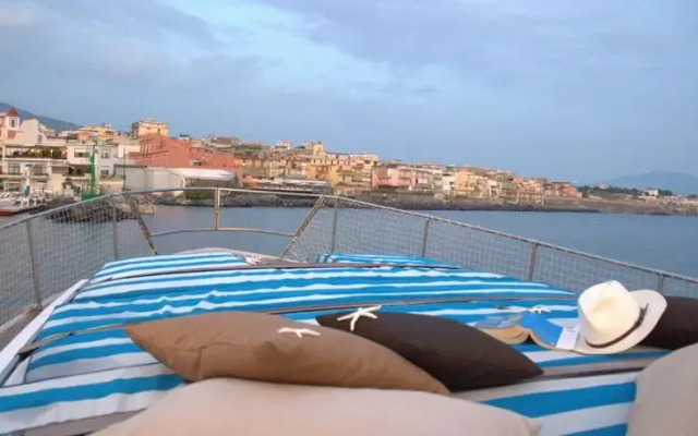 Boat Sea Dreams Charter