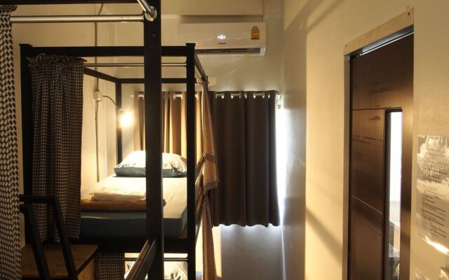 D-hub Hostel