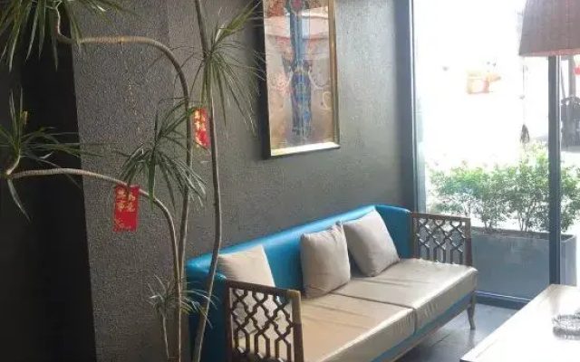 Simon Garden Boutique