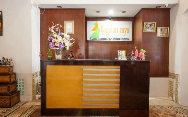 RedDoorz near Tugu Pahlawan Surabaya