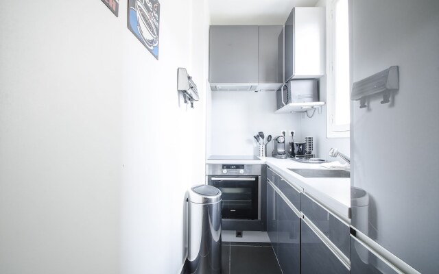 Luxury Apartment in Paris-Champs Elysées