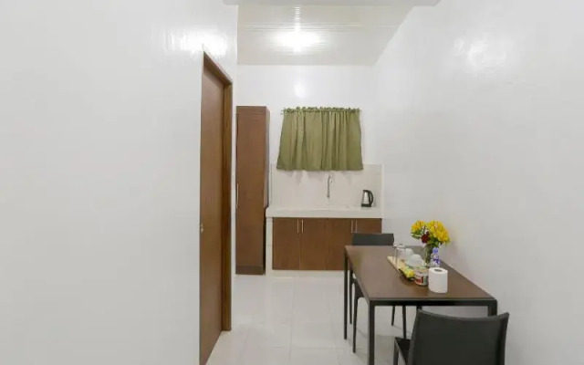 OYO 736 Jade Apartelle