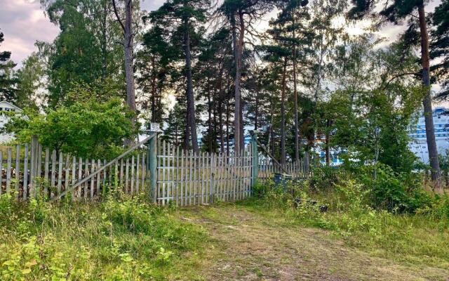 Charmig stuga av rustik stil i Stockholms område