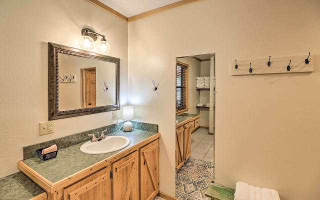 Piney Bluff Retreat With Mountain Views!