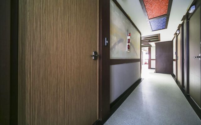 Goodstay World Hotel