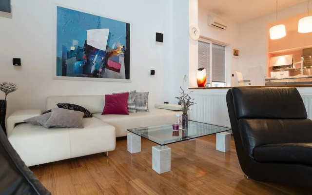 Villa Aylin, 5-bed, Next to the sea