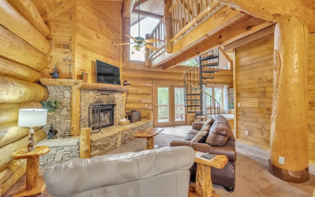 Royal Views - Private Mountain Top Cabin 2 Bedroom Cabin by Heavenly Views Resort