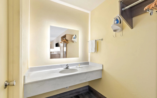 Days Inn by Wyndham Cleveland TN