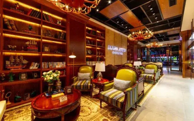 James Joyce Coffetel Hotel (Kunming Railway Station Huancheng South Road Subway Station)