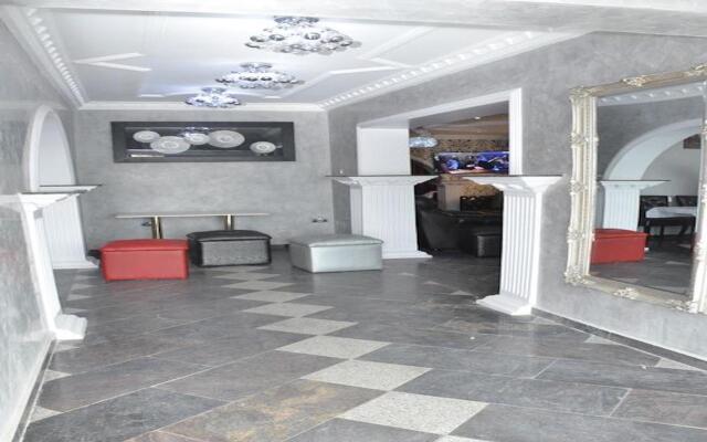Platinum Inn Gee Hotel