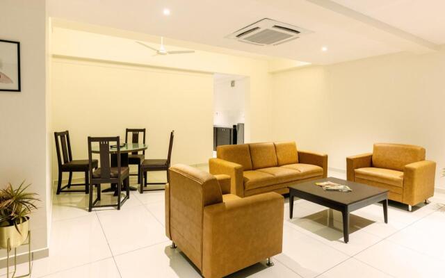 Hotel Paramount Suites & Service Apartments