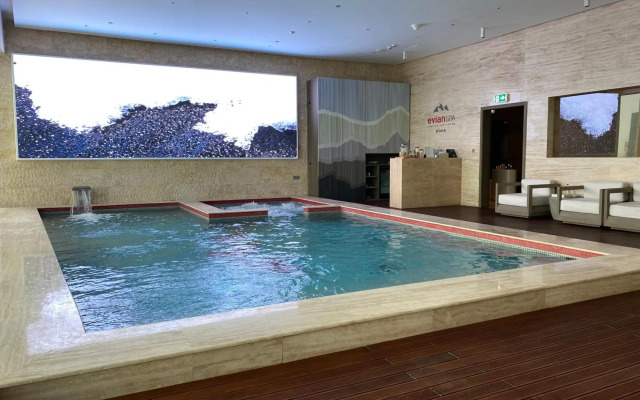 The Bentley Luxury Hotel and Suites