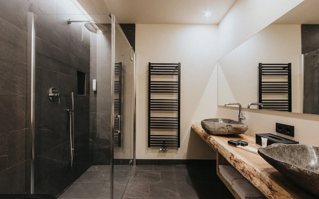 Presulis Hideaway Apartments & Restaurant