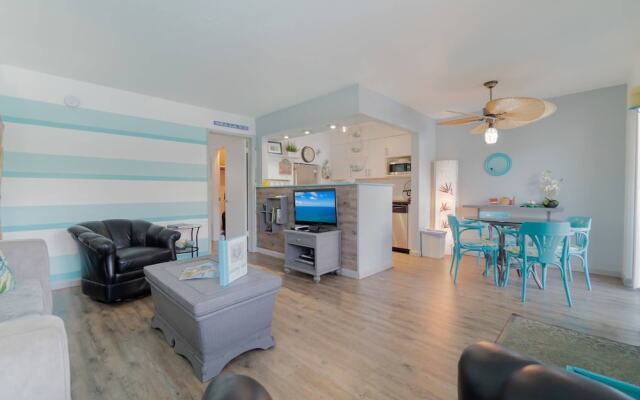 Mid Mari - Gorgeous Nautical Condo Near Beach, Shops & Restaurants- Condo 105