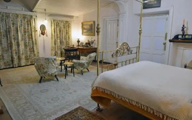 Chapslee Hotel
