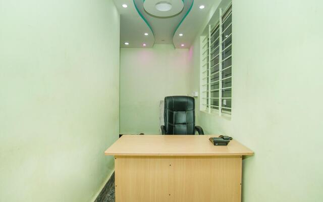 OYO 15818 Om Sai Residency