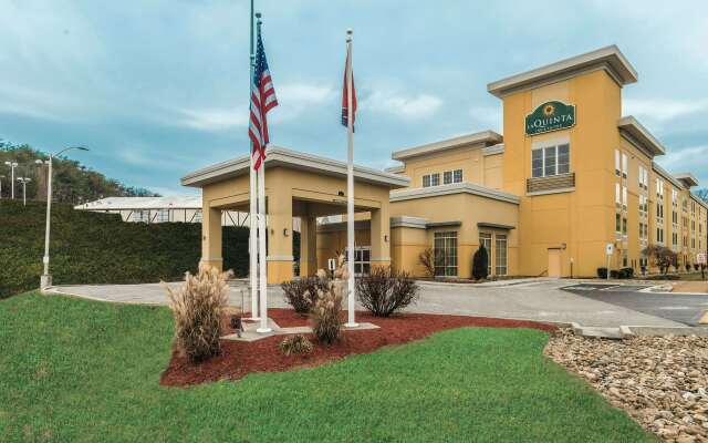 La Quinta Inn & Suites by Wyndham Knoxville Papermill