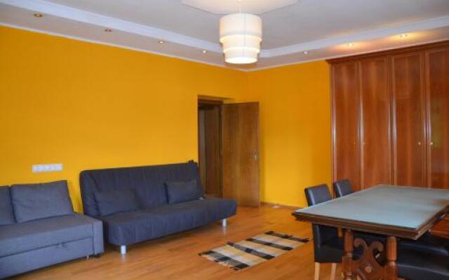 Lakeview Apartment