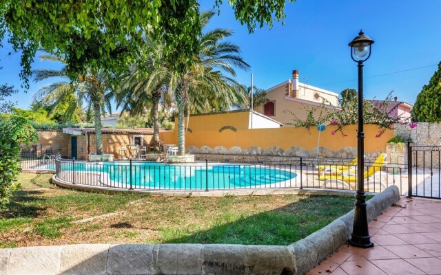 Peaceful Holiday Home in Punta Milocca With Private Pool